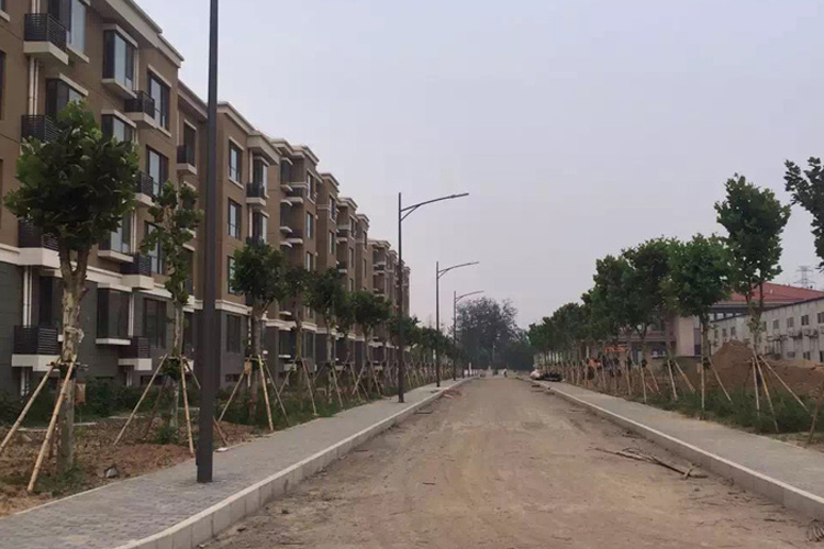 上地某部隊(duì)營(yíng)院市電路燈