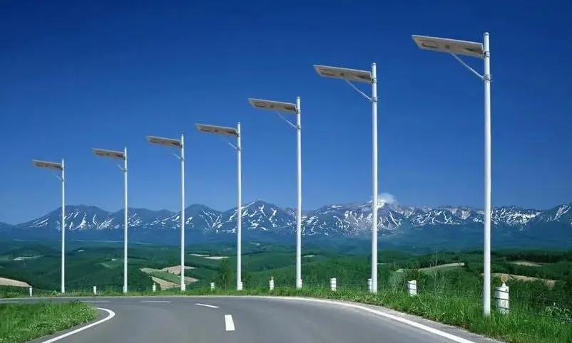 太陽(yáng)能路燈廠家介紹使用太陽(yáng)能路燈的注意事項(xiàng)